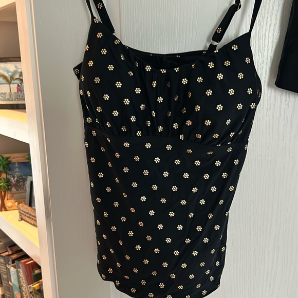 1 swimsuit top , and 1 swim skort - Picture 1 of 6